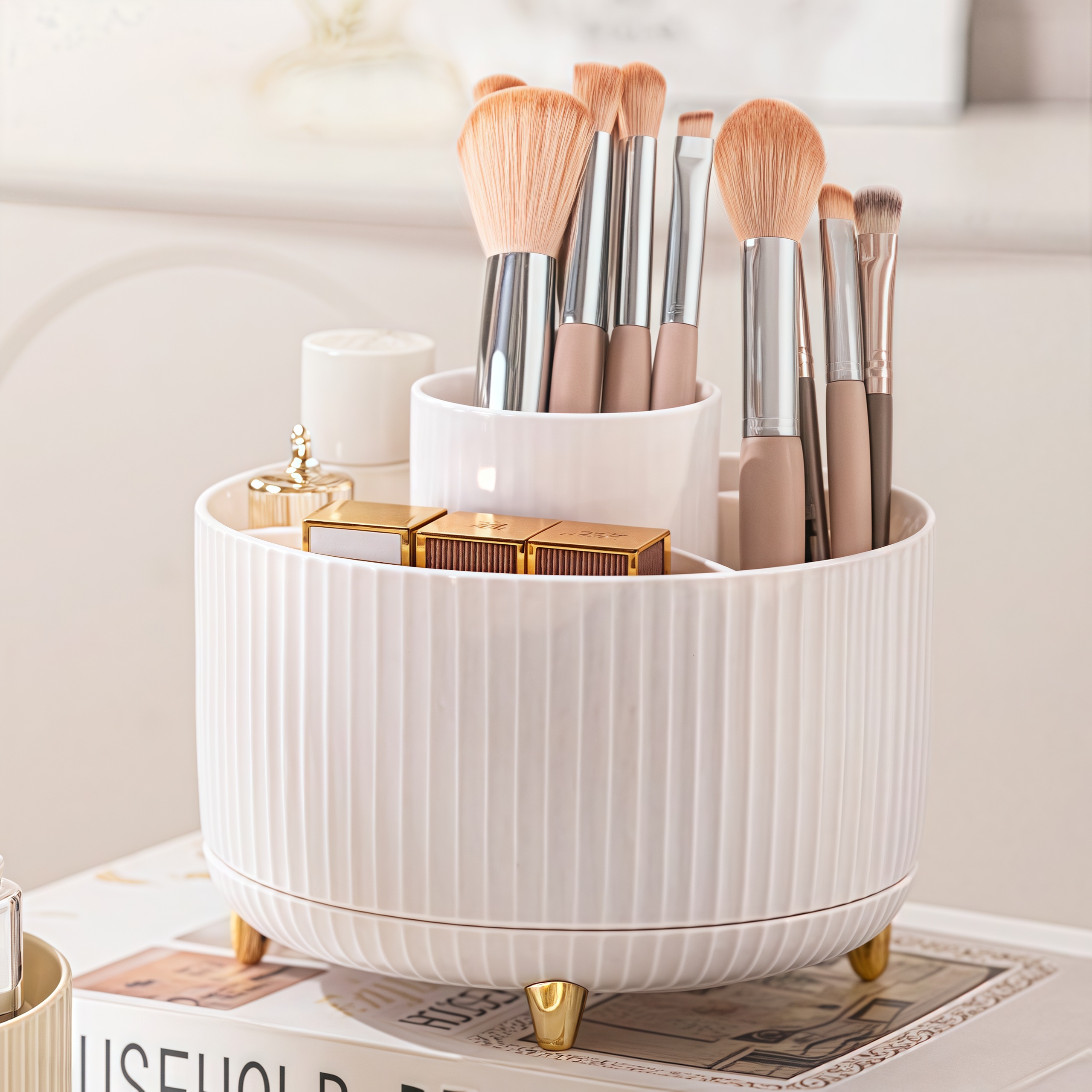 Luxury Skincare Containers - Light Luxury Gold Feet 360 °