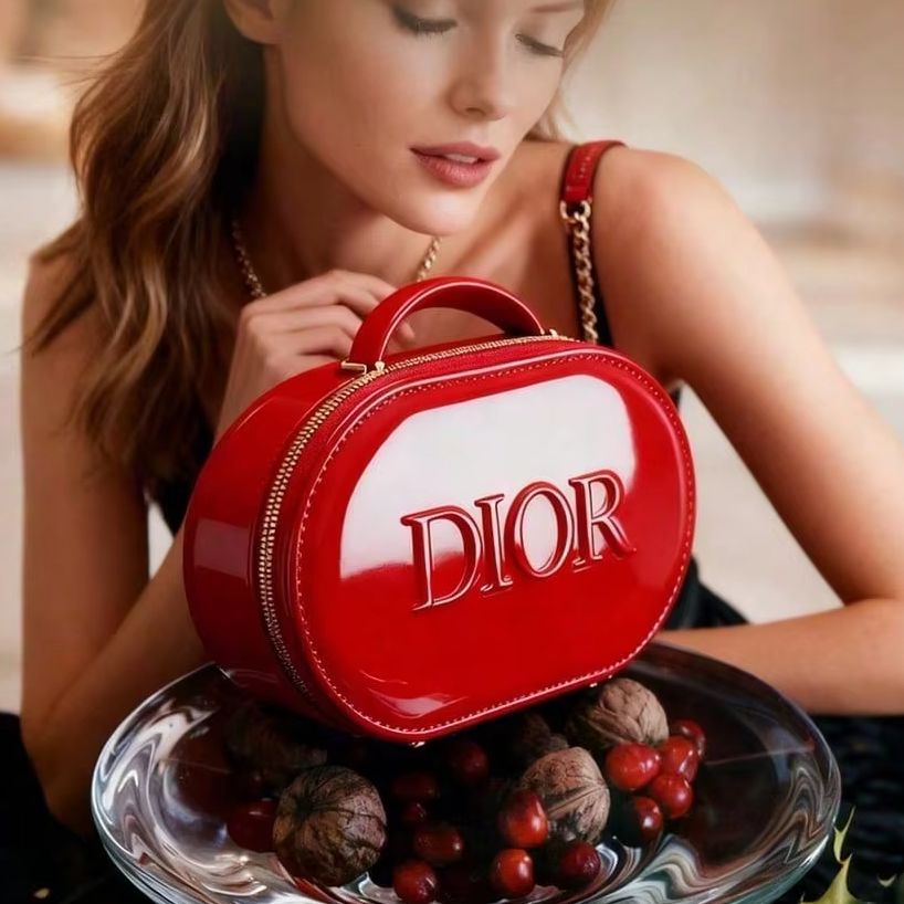 Dior’s Bag Red Cosmetic Bag Lu - đánh giá và giá Luxury Skincare Samples